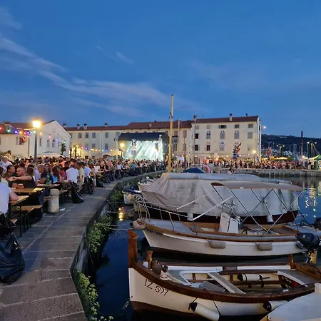 Winehouse With Seaview Gregoric Apartment *