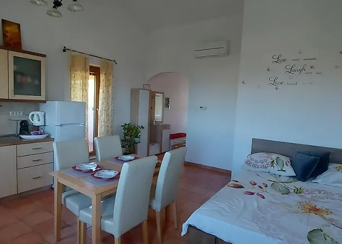 Winehouse With Seaview Gregoric Daire *