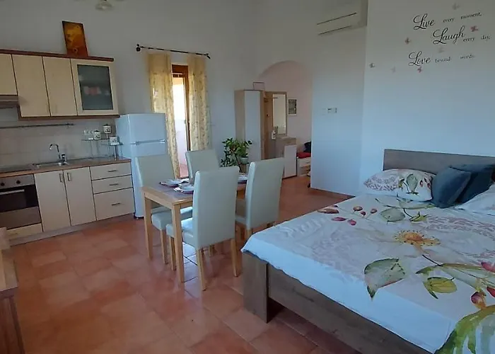 Daire Winehouse With Seaview Gregoric Izola