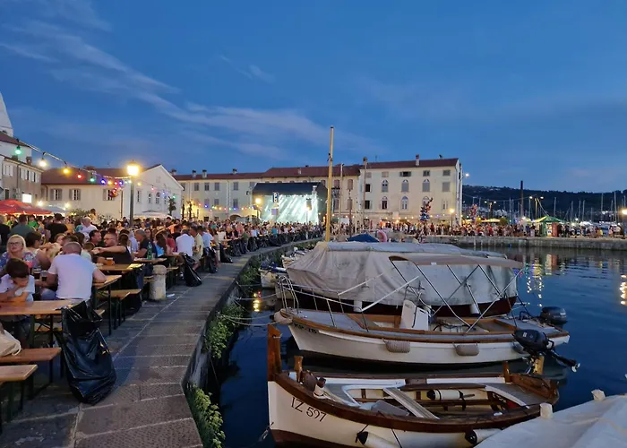 Winehouse With Seaview Gregoric Daire *